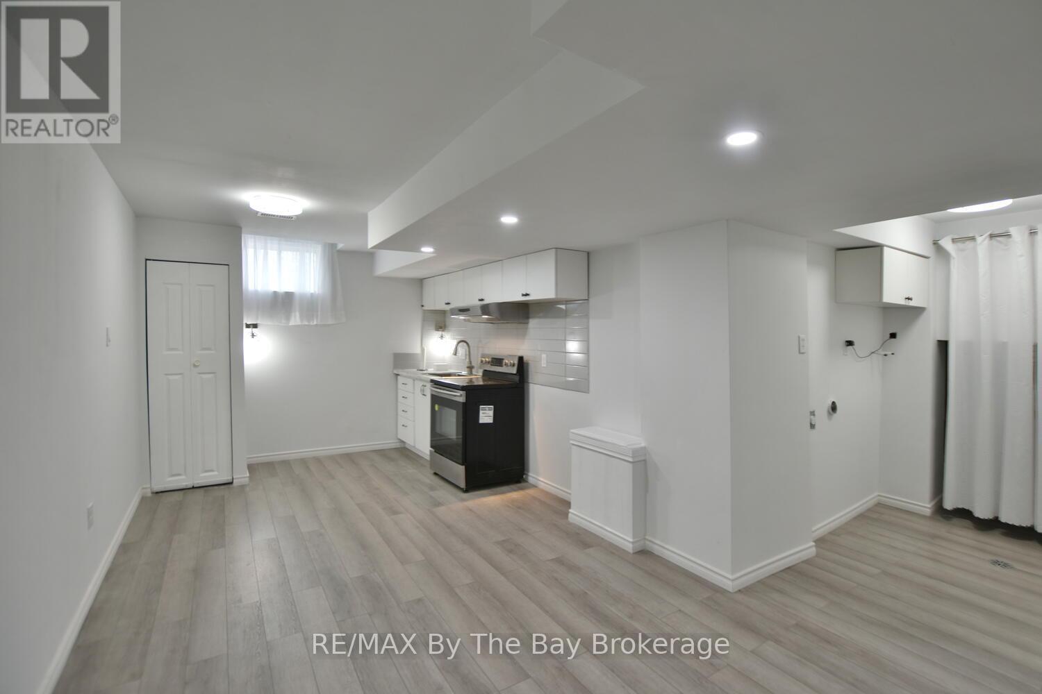52 Pearl Street, Wasaga Beach, Ontario  L9Z 0G8 - Photo 31 - S12313704