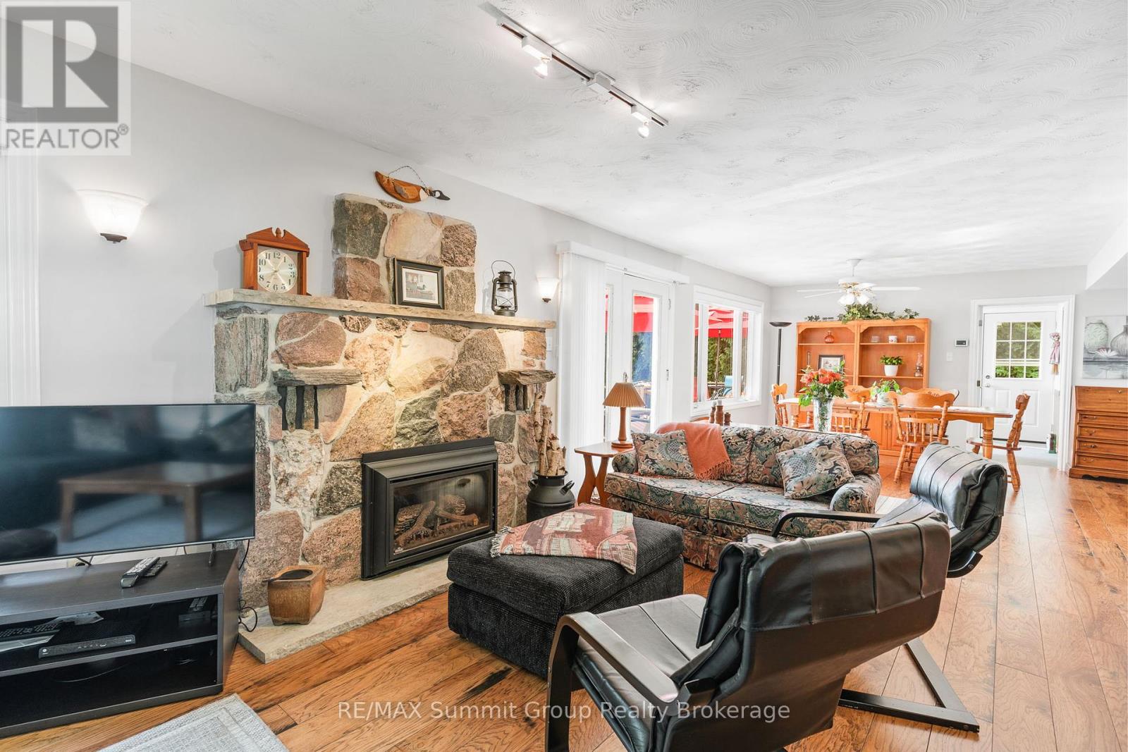 221 Point Road, Grey Highlands, Ontario  N0C 1E0 - Photo 7 - X12313668