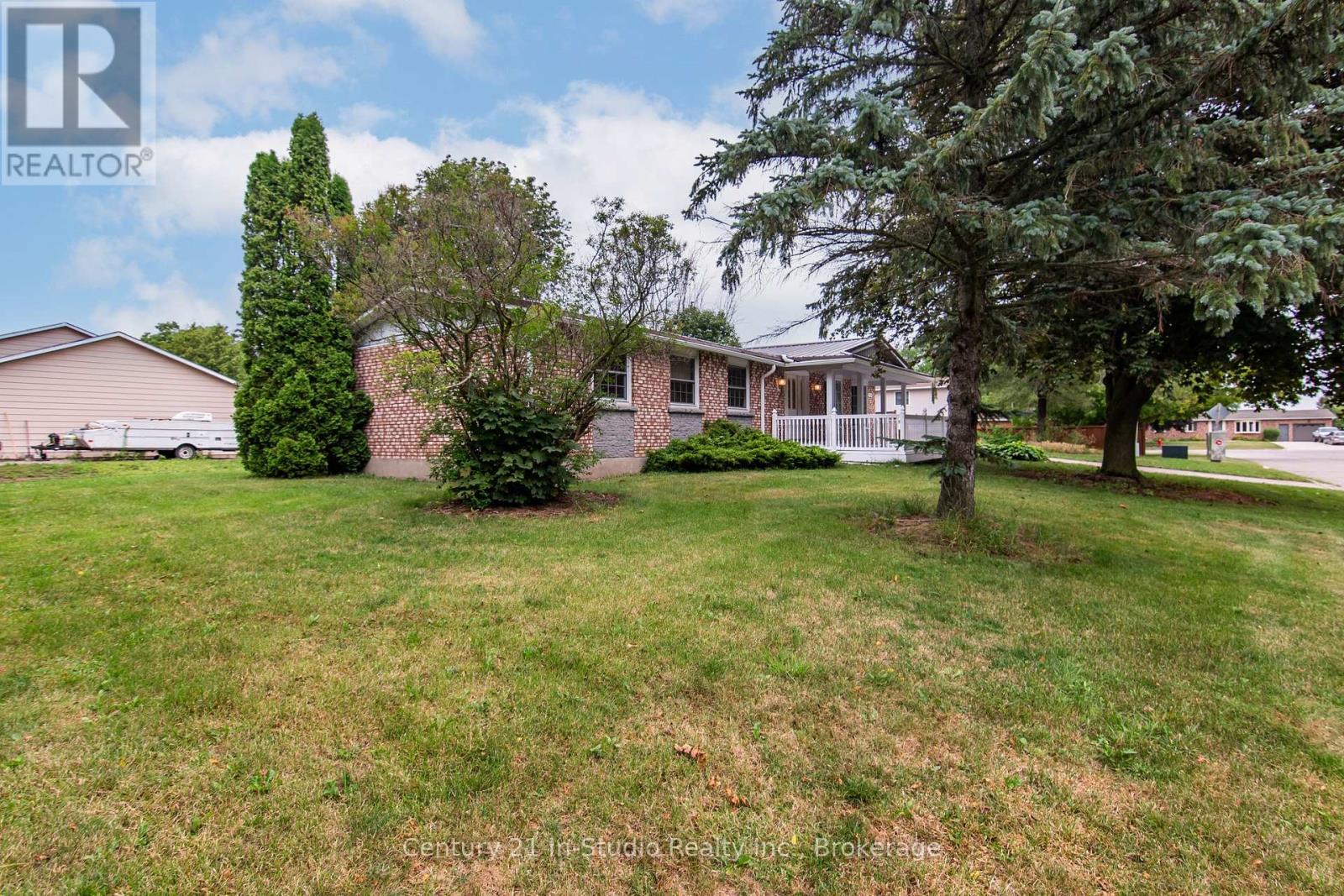1116 Milne Drive, Kincardine, Ontario  N2Z 1X4 - Photo 3 - X12313700