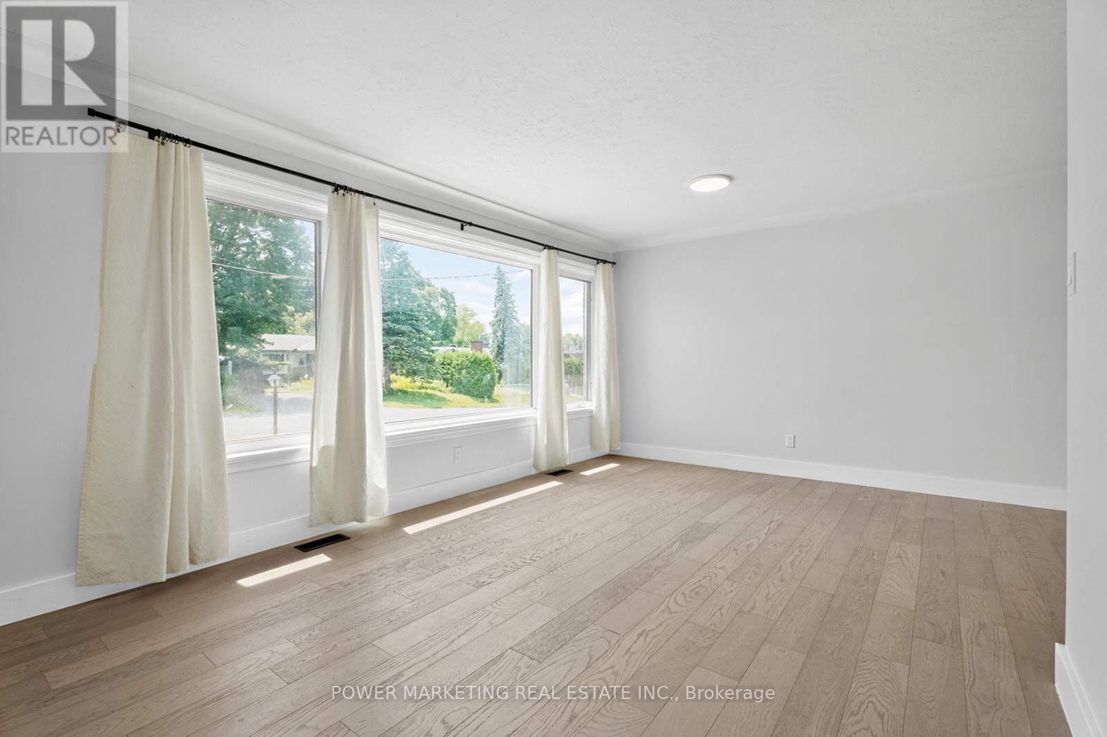 9 Epworth Avenue, Ottawa, Ontario  K2G 2L4 - Photo 9 - X12313699