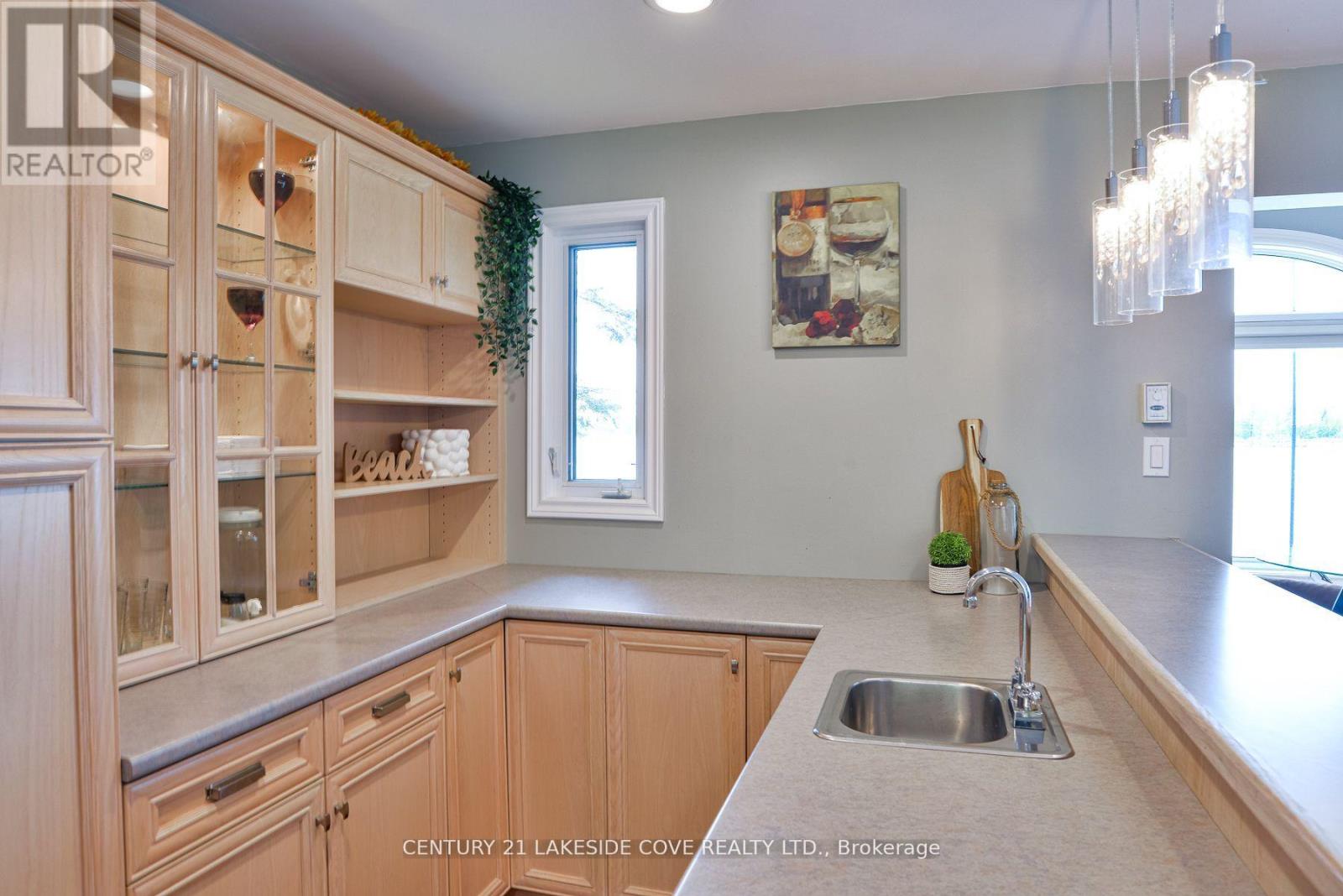 7712 Oak Point Road S, Ramara, Ontario  L0K 2B0 - Photo 9 - S12313608