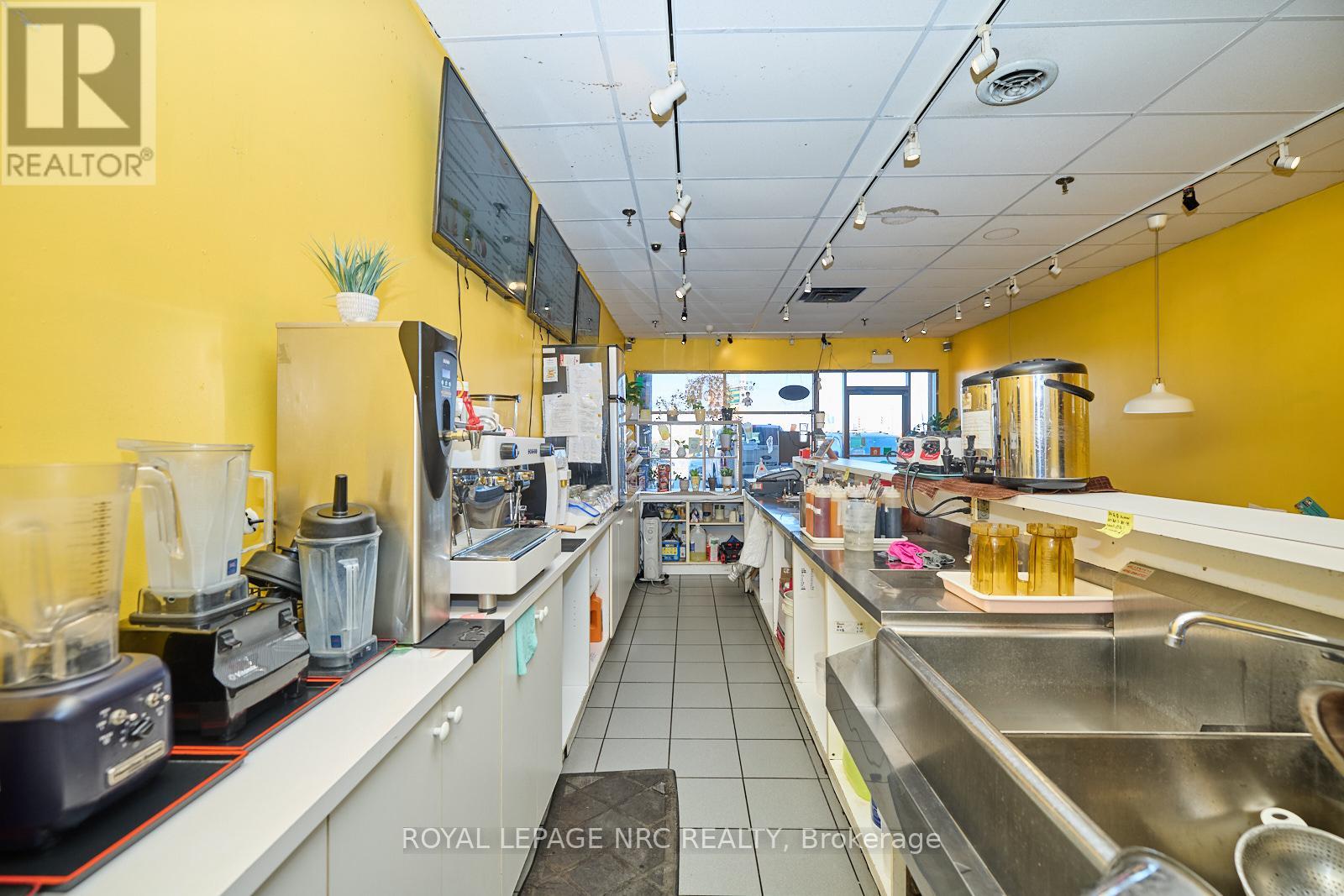 A14 - 210 Glendale Avenue, St. Catharines, Ontario  L2T 3Y6 - Photo 12 - X12313722
