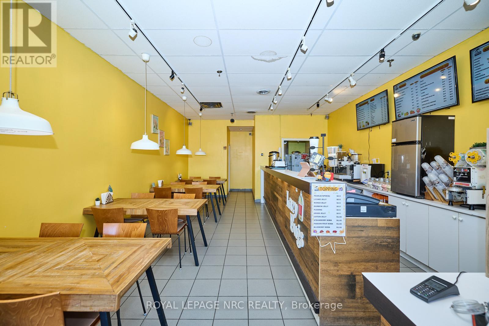 A14 - 210 Glendale Avenue, St. Catharines, Ontario  L2T 3Y6 - Photo 8 - X12313722