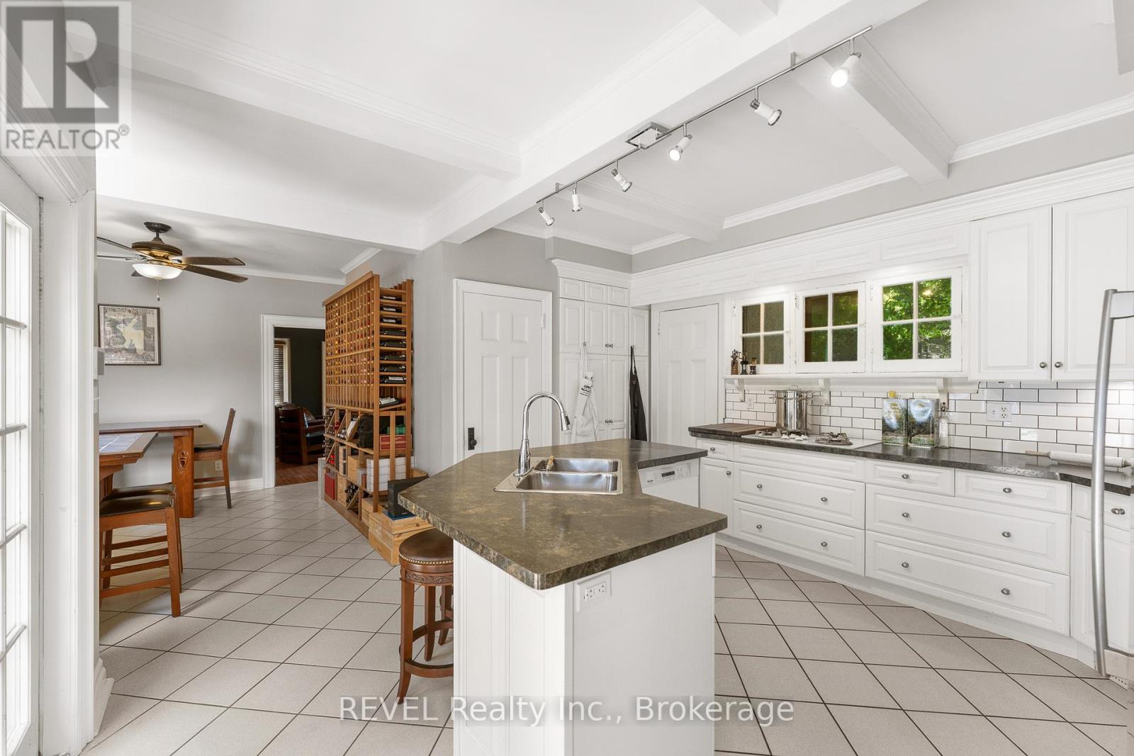 166 Queen Street, Niagara-On-The-Lake, Ontario  L0S 1J0 - Photo 14 - X12313748