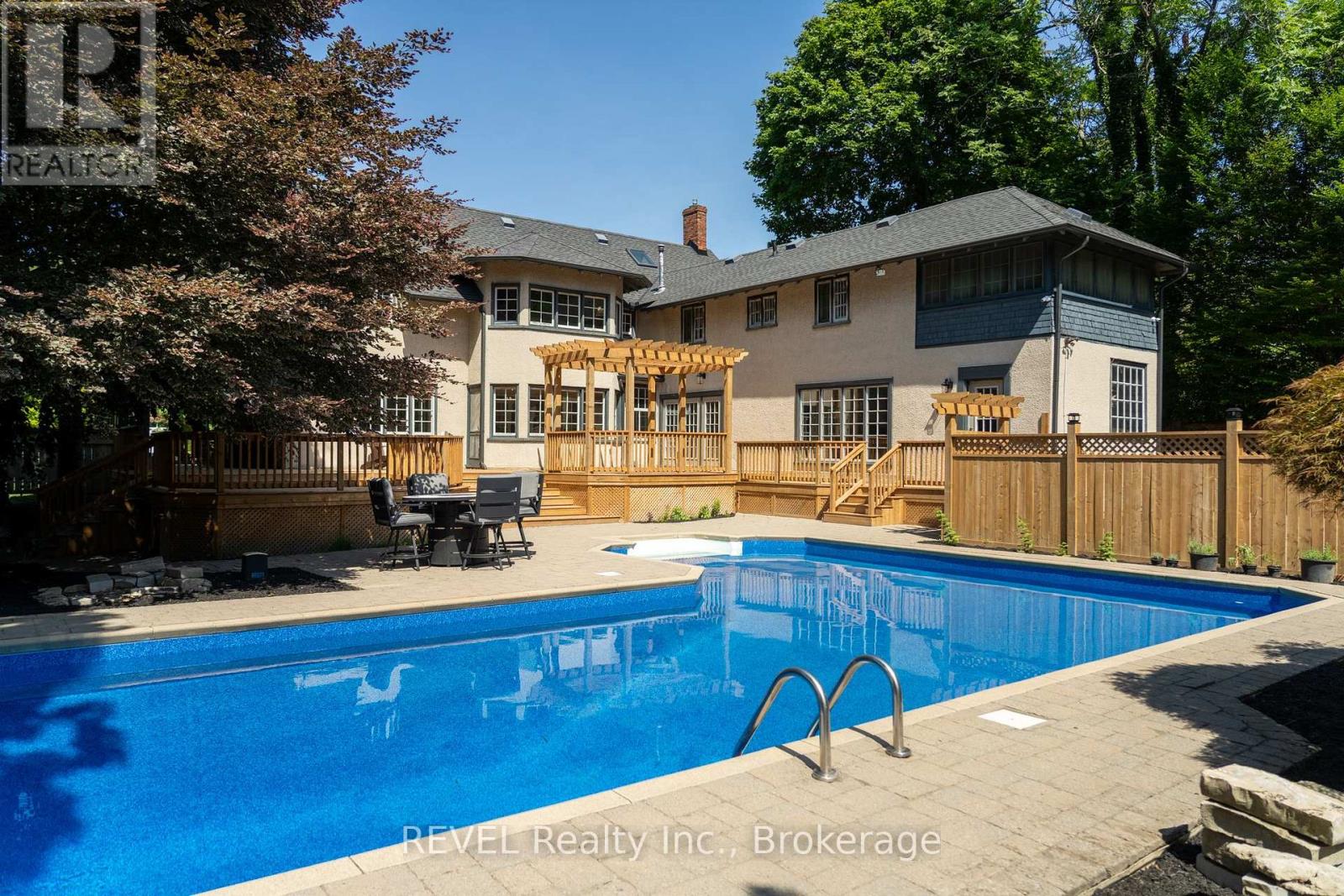 Property at 166 QUEEN STREET image 3