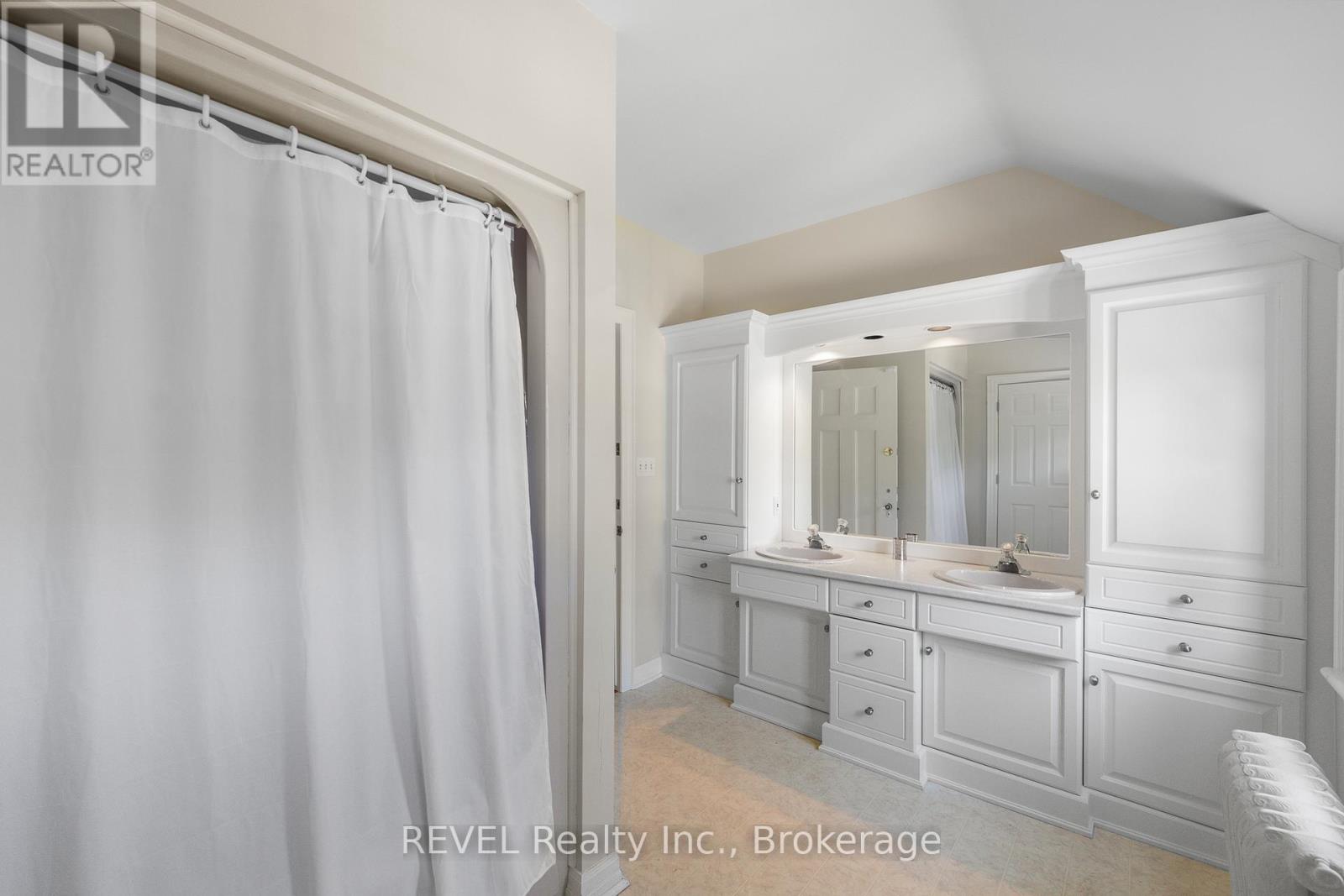 166 Queen Street, Niagara-On-The-Lake, Ontario  L0S 1J0 - Photo 30 - X12313748