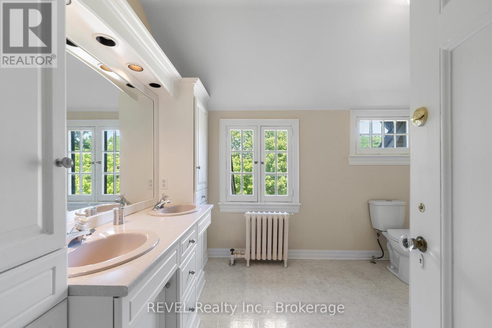 166 Queen Street, Niagara-On-The-Lake, Ontario  L0S 1J0 - Photo 31 - X12313748