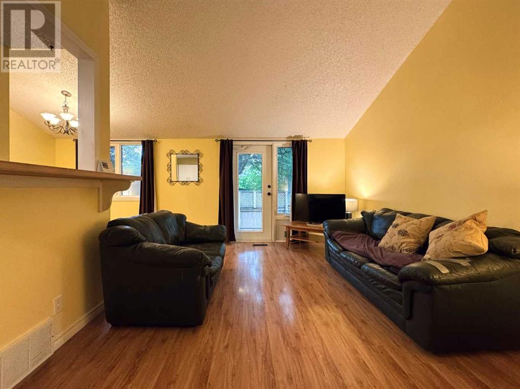 Property at 806 Columbia Boulevard W image 2