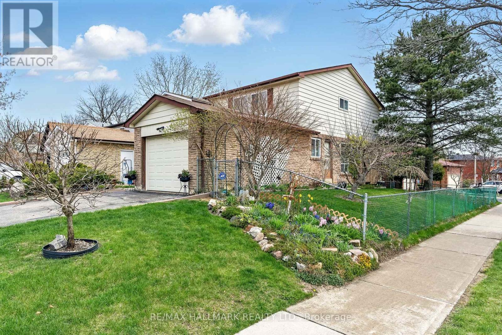 Property at 69 WHITE HEATHER BOULEVARD image 2