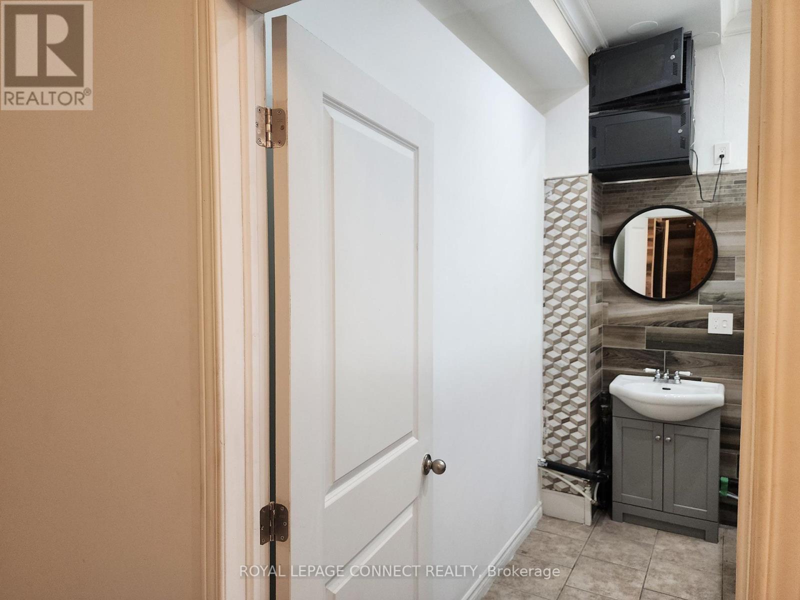 191-3 Millwick Drive, Toronto (Humber Summit), Ontario  M9L 2X2 - Photo 21 - W12297689