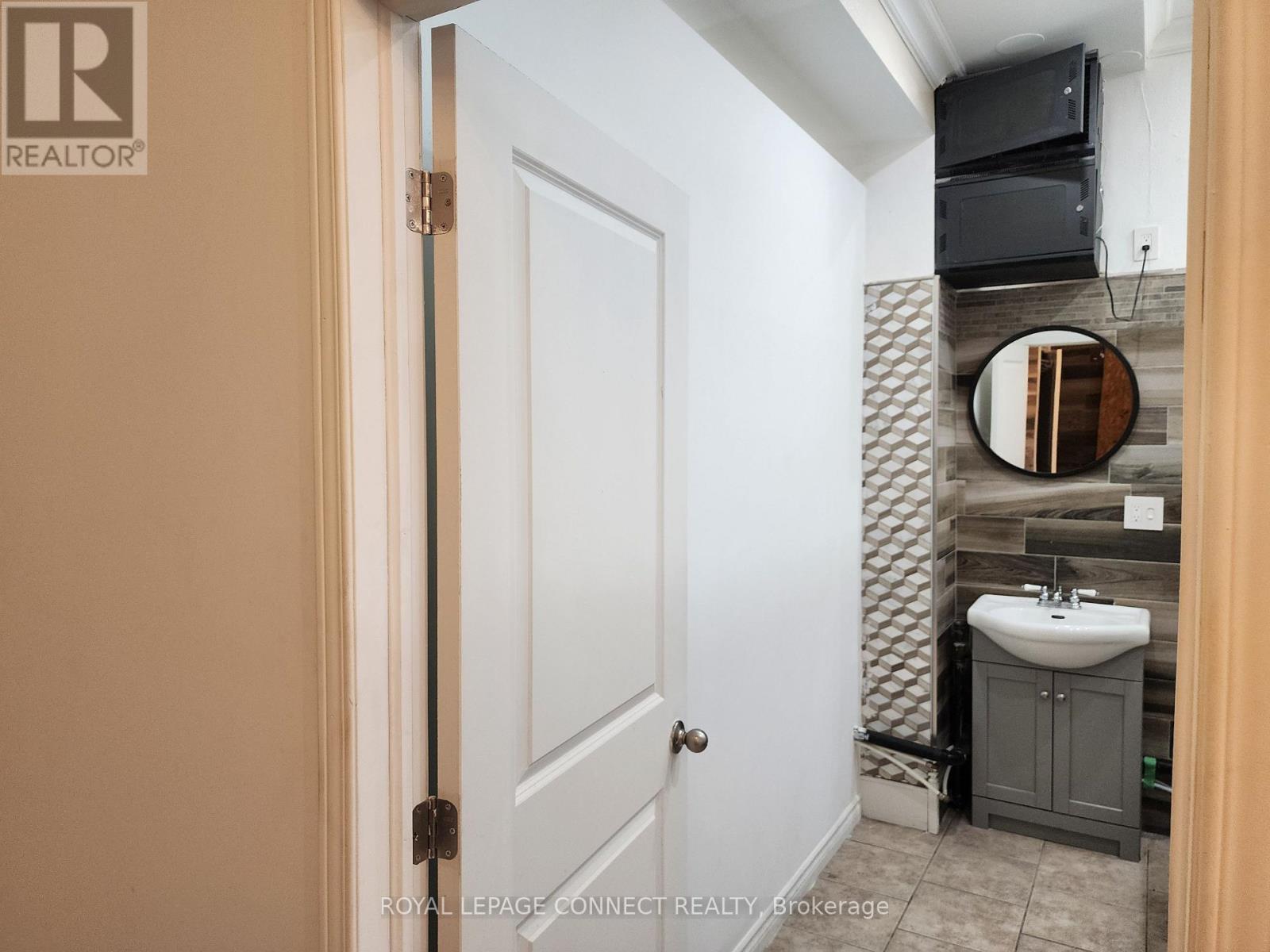 191-3 Millwick Drive, Toronto (Humber Summit), Ontario  M9L 2X2 - Photo 21 - W12297600