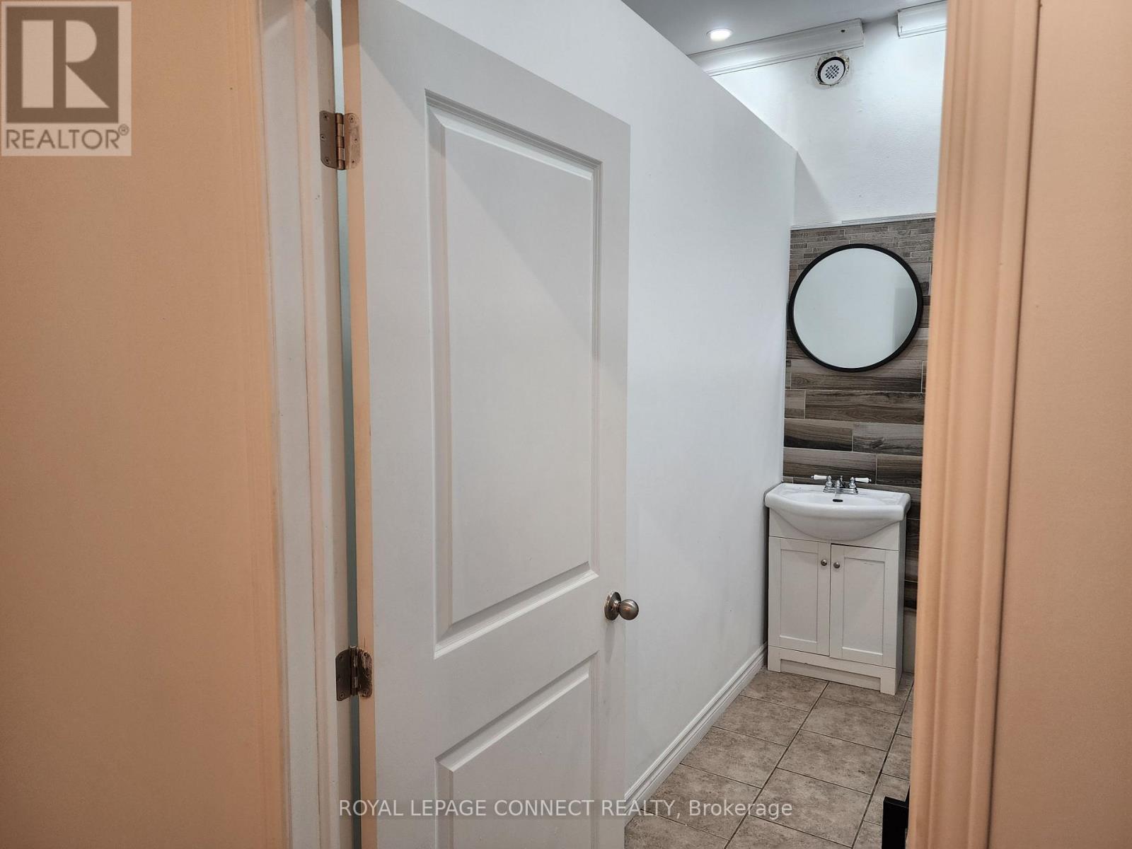 191-3 Millwick Drive, Toronto (Humber Summit), Ontario  M9L 2X2 - Photo 22 - W12297600
