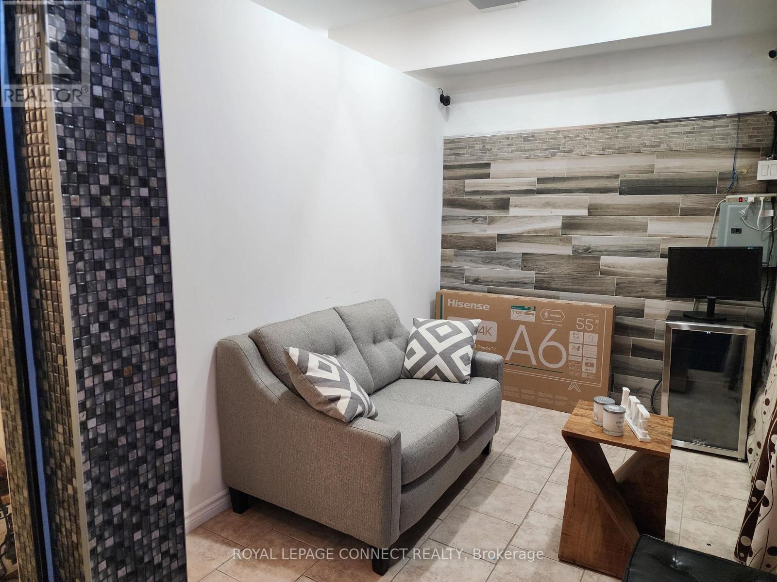191-3 Millwick Drive, Toronto (Humber Summit), Ontario  M9L 2X2 - Photo 24 - W12297600
