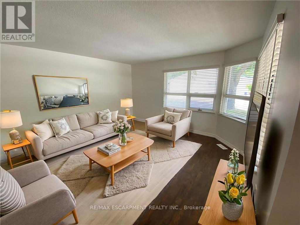 Property at 1 SZOLLOSY CIRCLE image 5