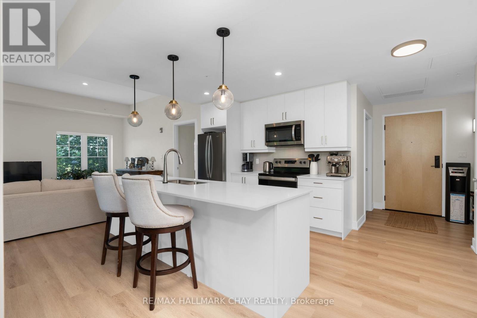 224 - 121 Mary Street, Clearview, Ontario  L0M 1G0 - Photo 4 - S12313673