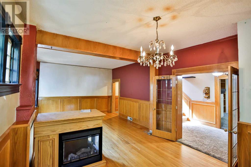 Property at 326 12 Street S image 4