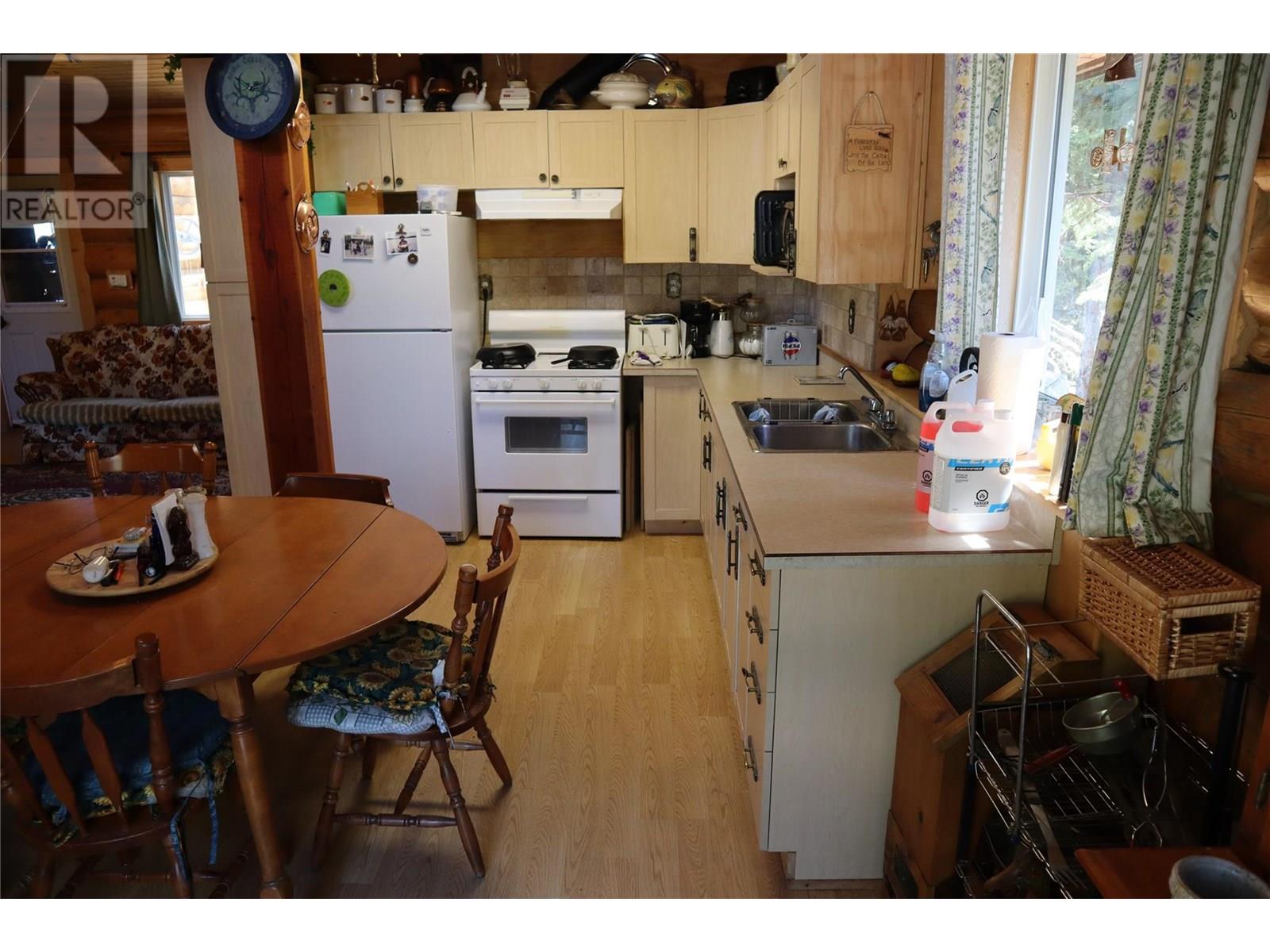 Cabin #20 Hatheume Lake Resort Lot# 5835 Peachland Photo 8