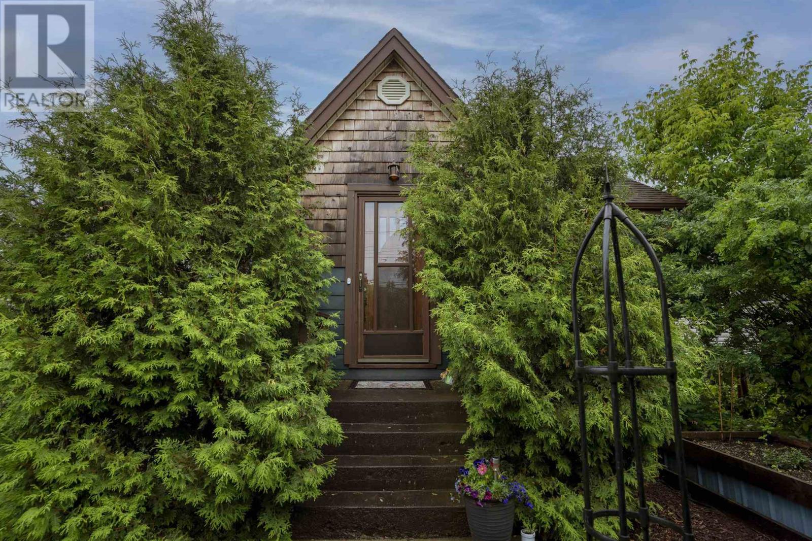 Property at 585 Van Norman ST image 2
