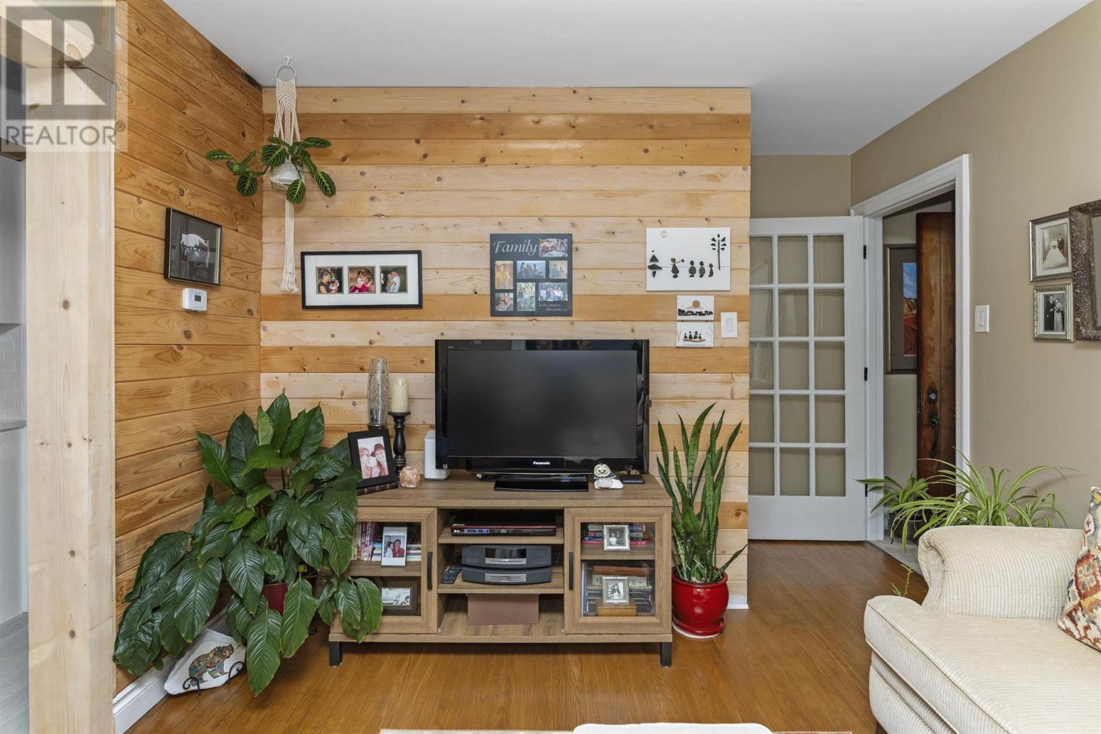 Property at 585 Van Norman ST image 4