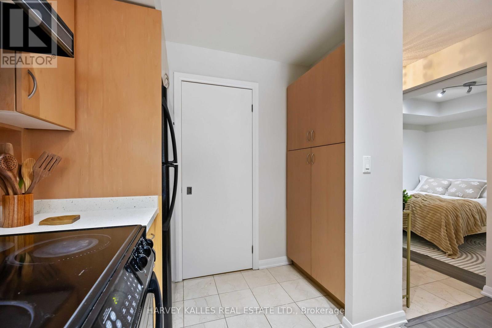 416 - 18 Beverley Street, Toronto, Ontario  M5T 3L2 - Photo 20 - C12313776