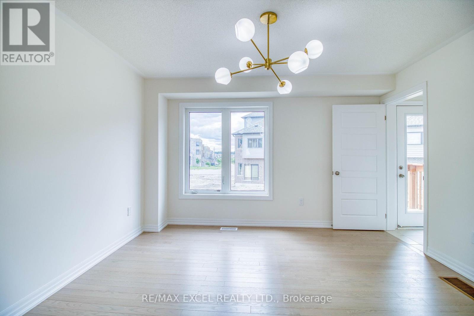 Property at 124 SOLSTICE CIRCLE image 3