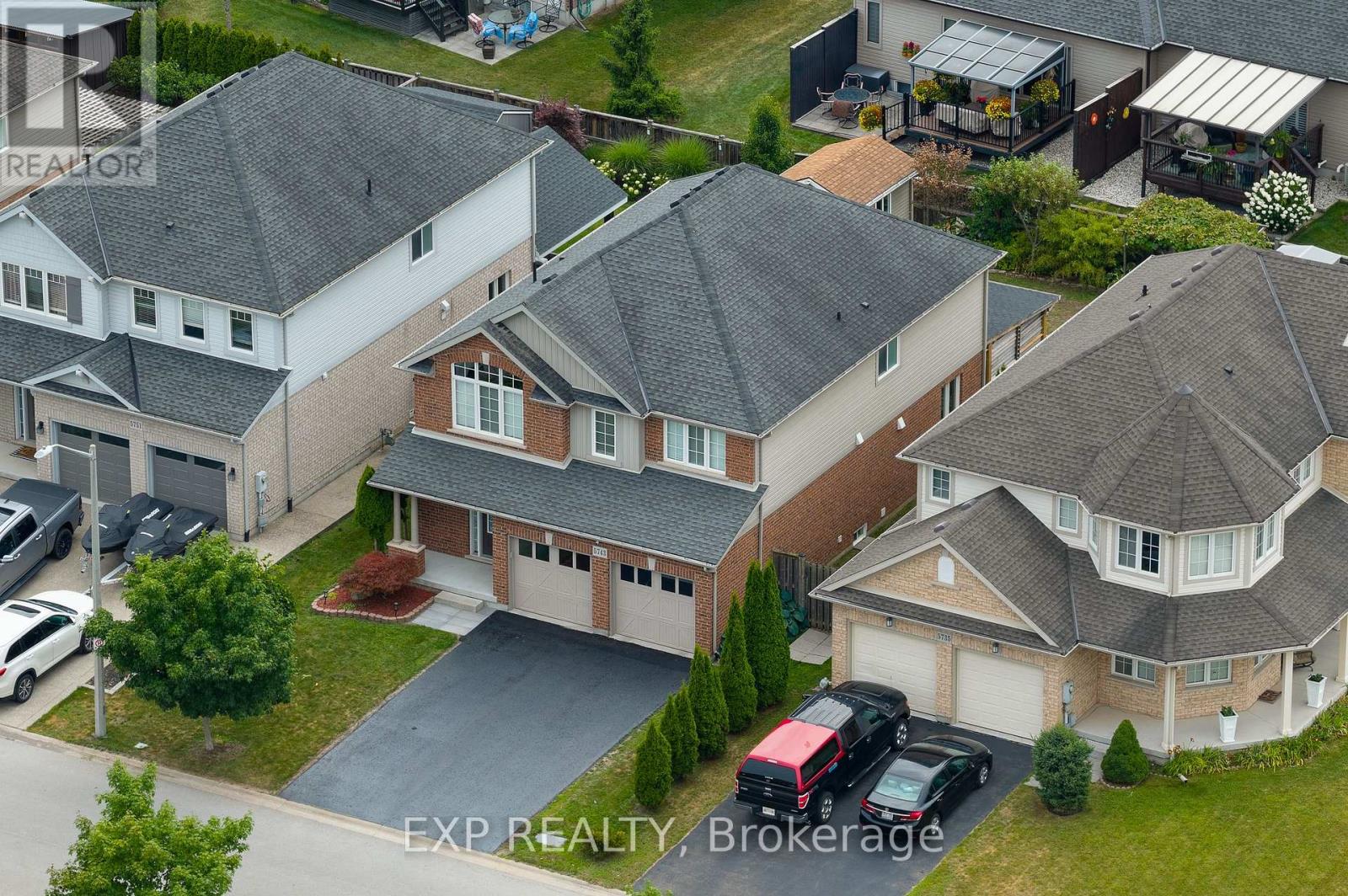 Property at 5743 JAKE CRESCENT image 3