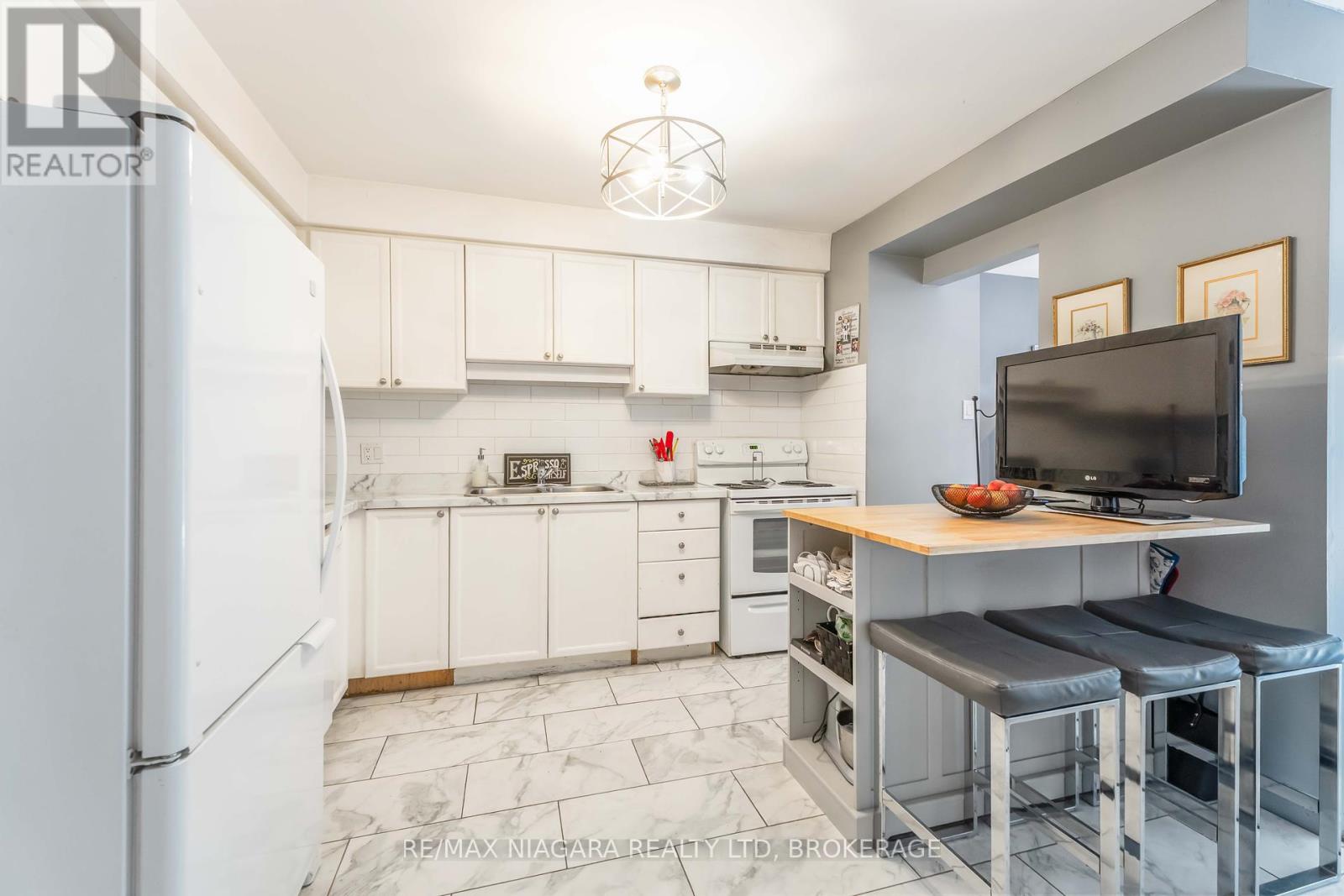 3 - 125 Woodlawn Road, Welland (N. Welland), Ontario  L3C 7B5 - Photo 11 - X12313852
