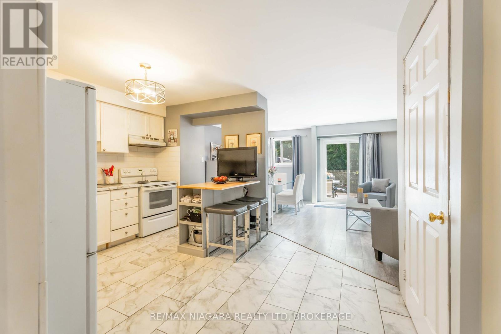 3 - 125 Woodlawn Road, Welland (N. Welland), Ontario  L3C 7B5 - Photo 8 - X12313852