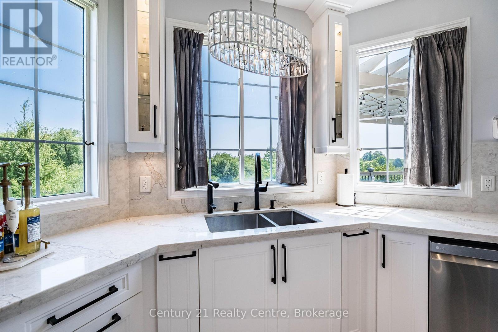 26 Catchfly Crescent, Brampton (Vales Of Castlemore), Ontario  L6P 2H8 - Photo 13 - W12313765