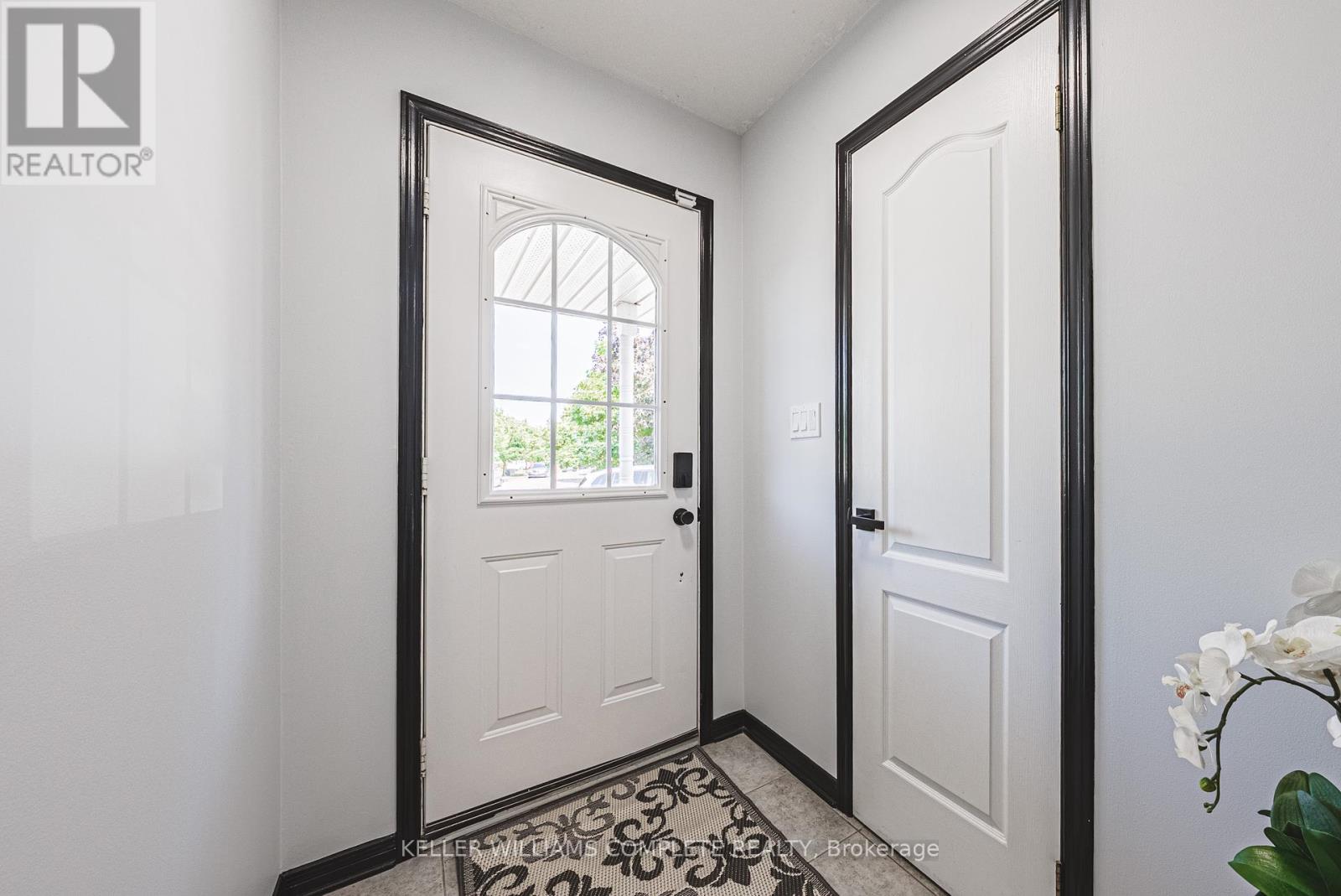 4492 Weltman Way, Lincoln, Ontario  L3J 0G1 - Photo 4 - X12313771