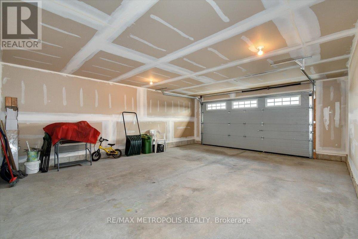 78 Hillcroft Way, Kawartha Lakes, Ontario  K0M 1A0 - Photo 34 - X12313800