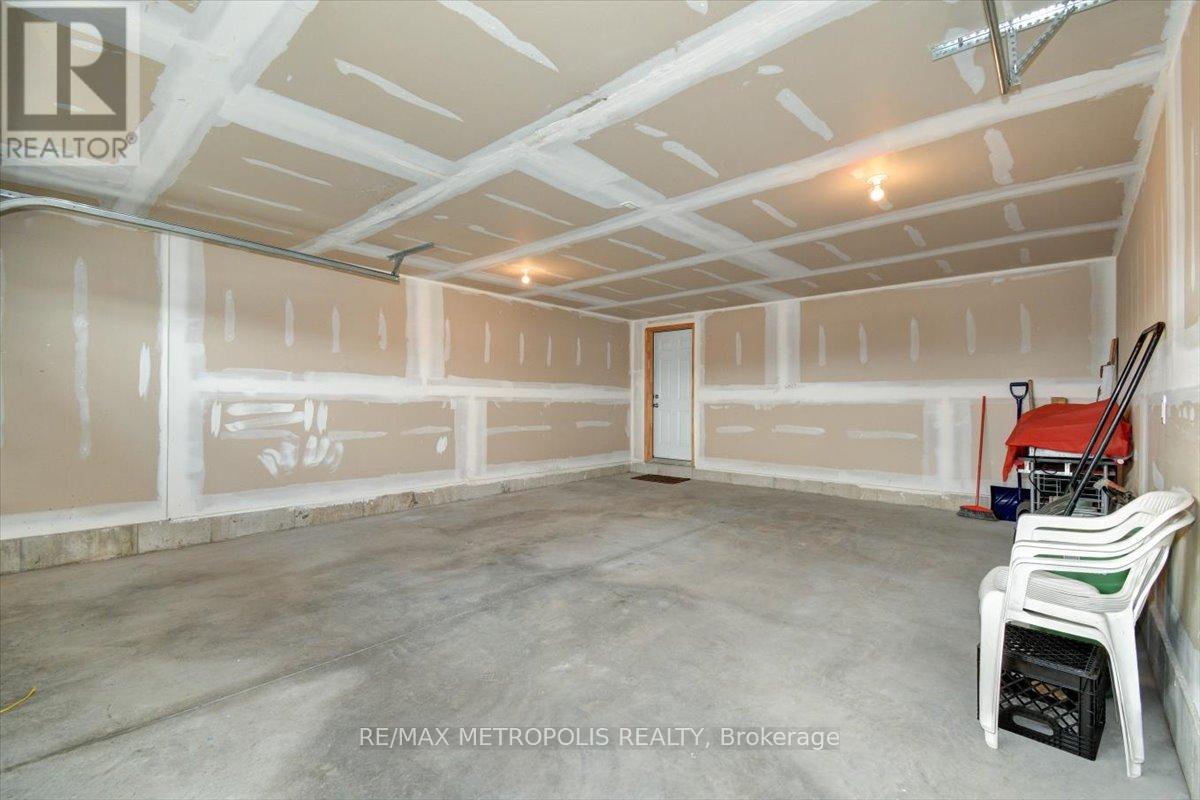 78 Hillcroft Way, Kawartha Lakes, Ontario  K0M 1A0 - Photo 35 - X12313800
