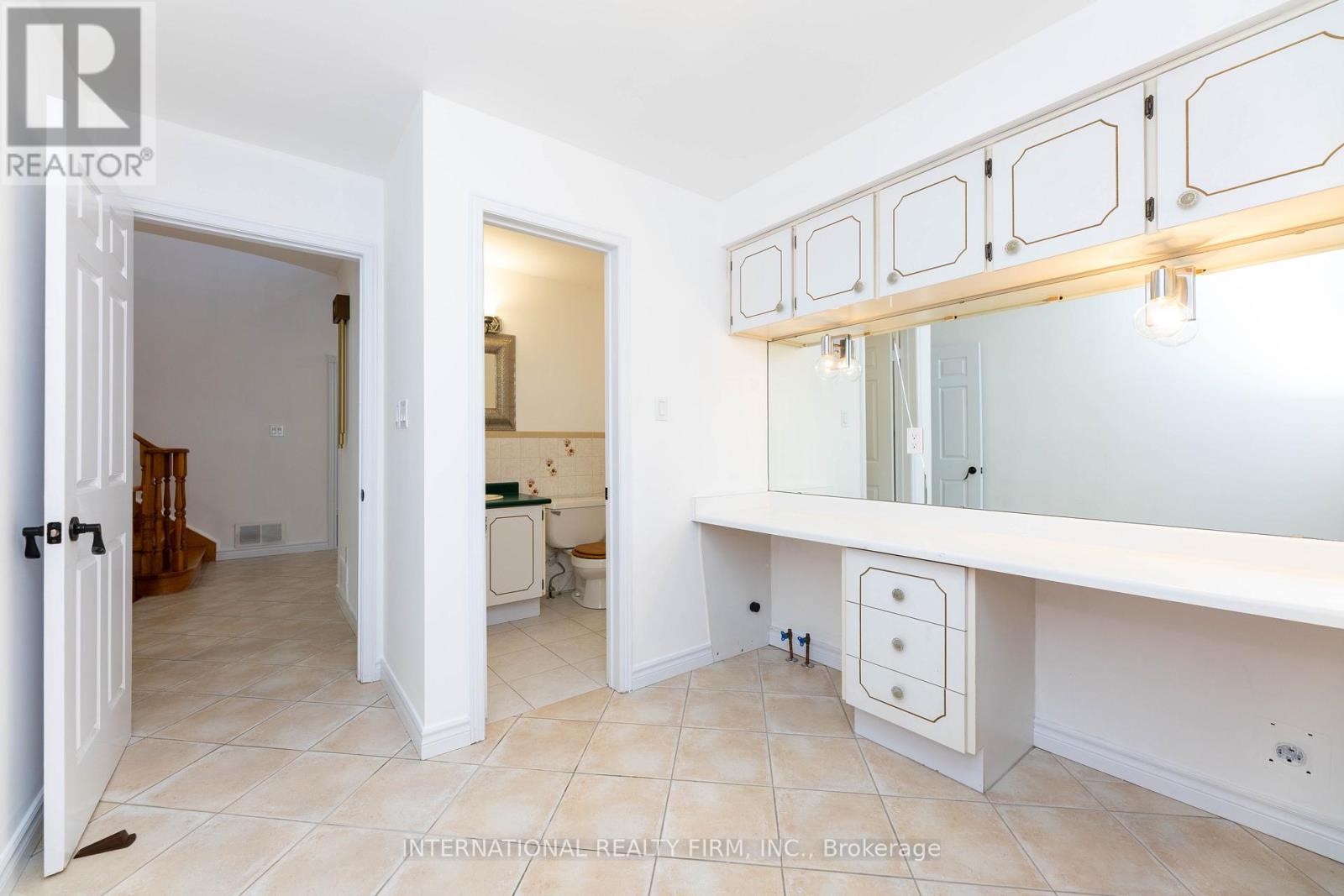 17 Southview Drive, Vaughan, Ontario  L4K 2K8 - Photo 10 - N12313895