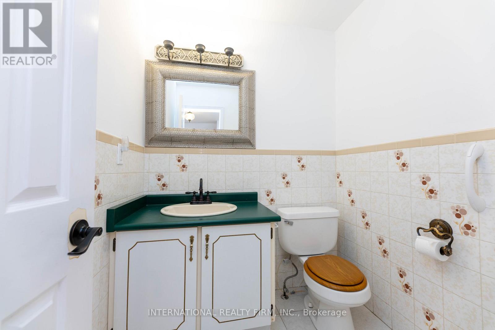 17 Southview Drive, Vaughan, Ontario  L4K 2K8 - Photo 11 - N12313895