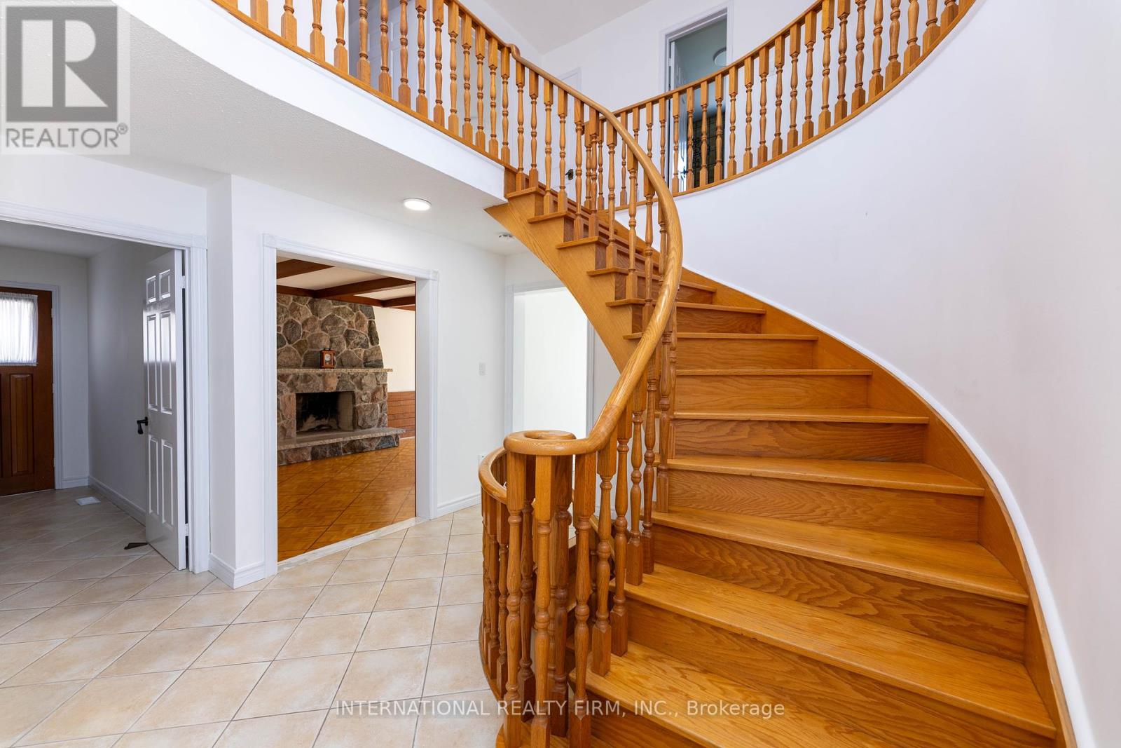 17 Southview Drive, Vaughan, Ontario  L4K 2K8 - Photo 12 - N12313895