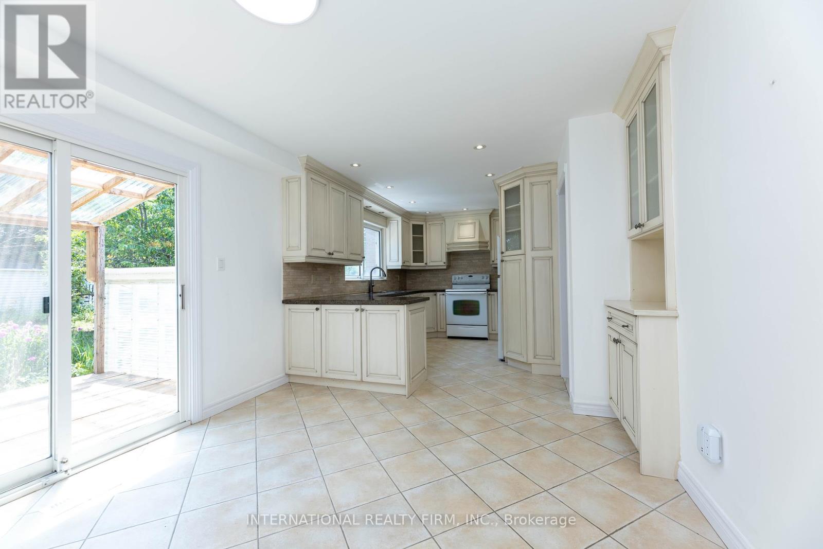 17 Southview Drive, Vaughan, Ontario  L4K 2K8 - Photo 15 - N12313895