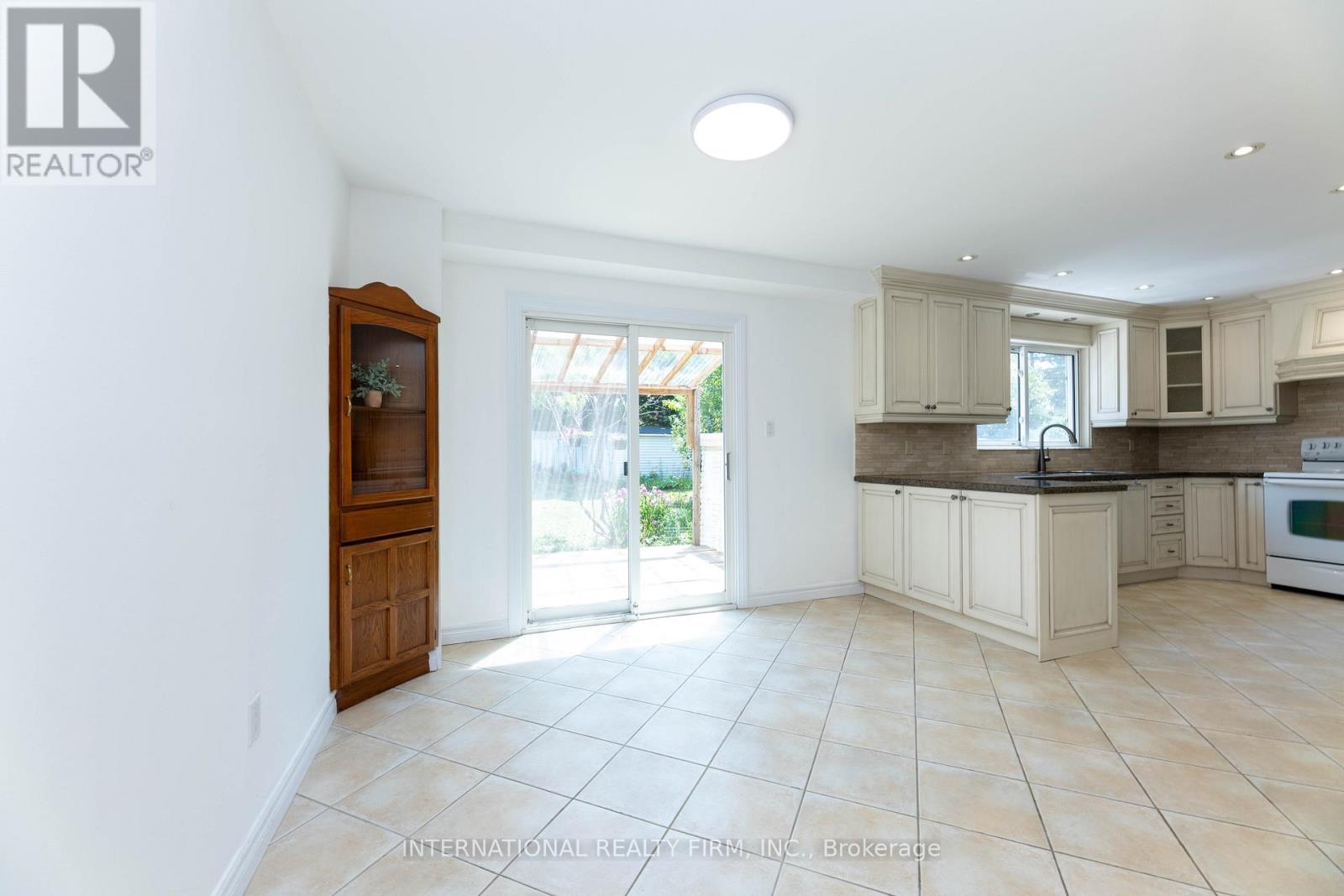 17 Southview Drive, Vaughan, Ontario  L4K 2K8 - Photo 17 - N12313895