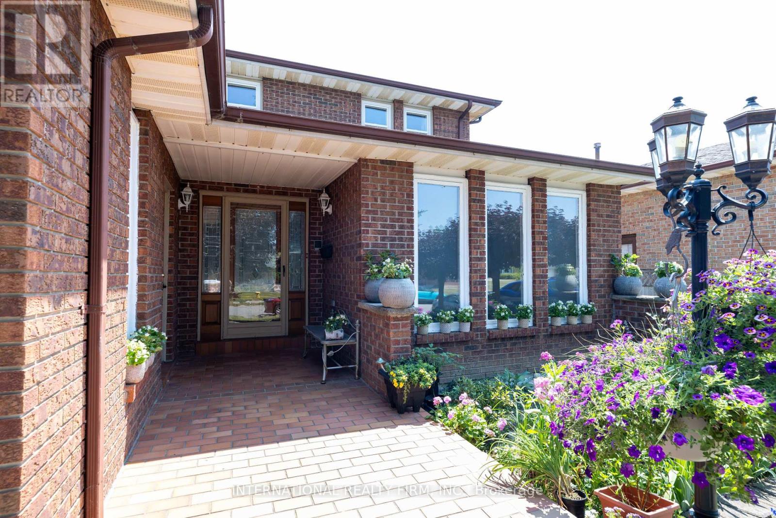 Property at 17 SOUTHVIEW DRIVE image 2
