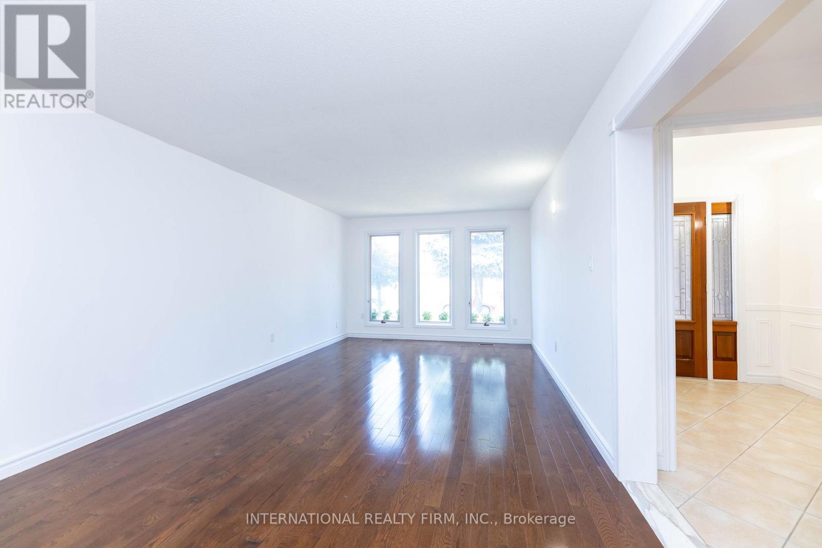 17 Southview Drive, Vaughan, Ontario  L4K 2K8 - Photo 6 - N12313895