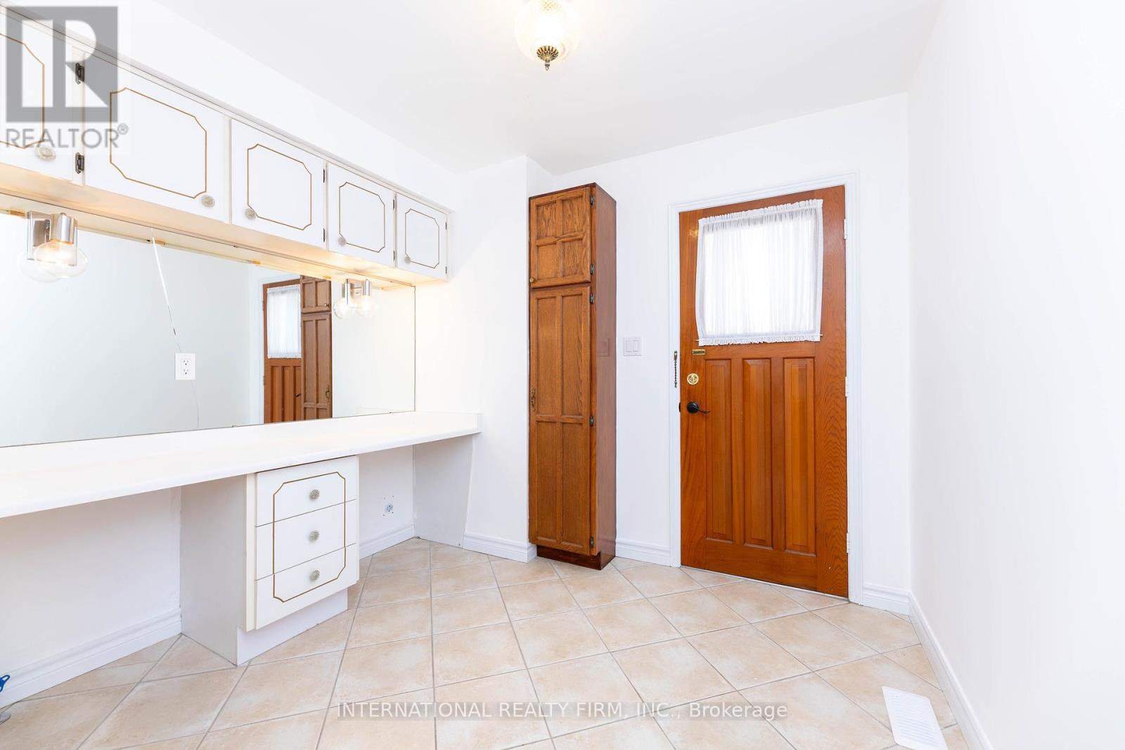 17 Southview Drive, Vaughan, Ontario  L4K 2K8 - Photo 9 - N12313895