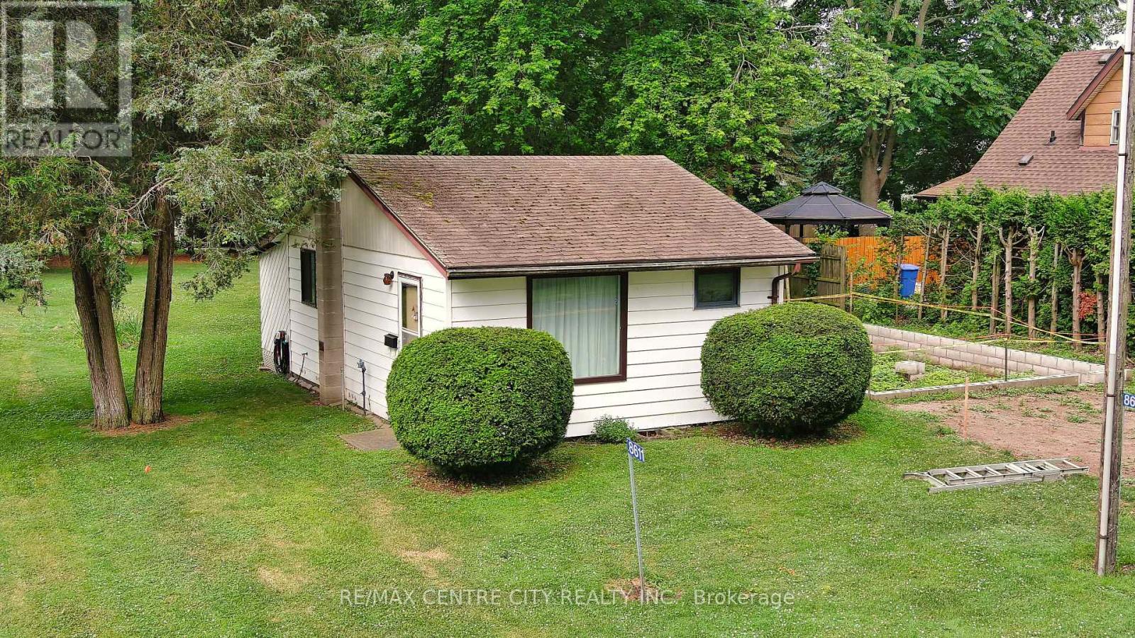 8611 -8615 Furnival Road, West Elgin, Ontario  N0L 2C0 - Photo 1 - X12291201