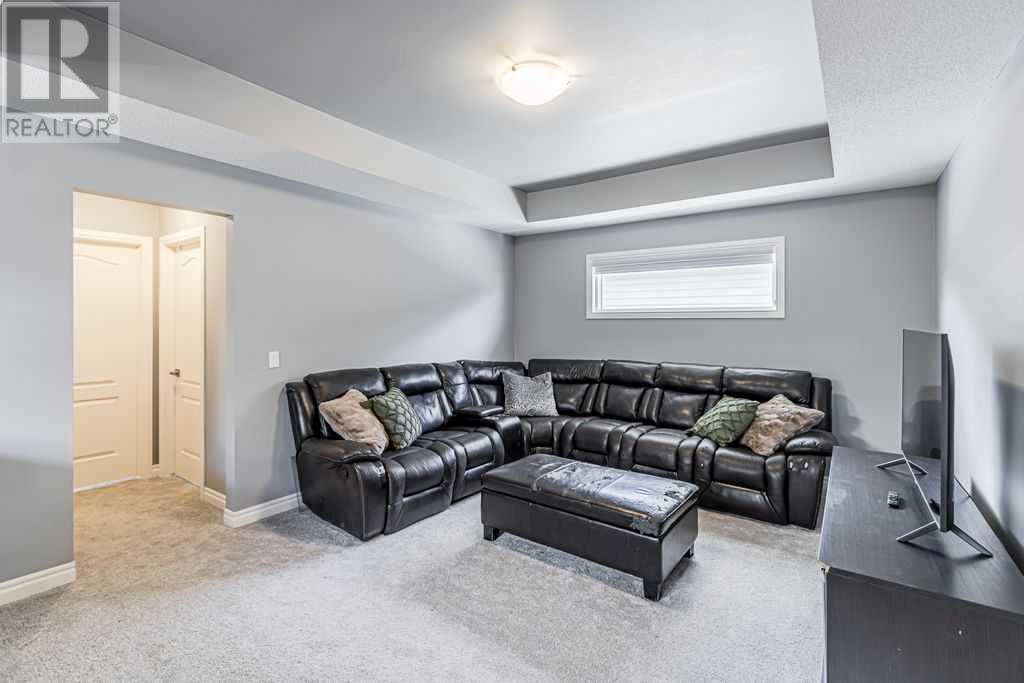 402 Hillcrest Circle Sw, Airdrie, Alberta  T4B 4B3 - Photo 13 - A2237777