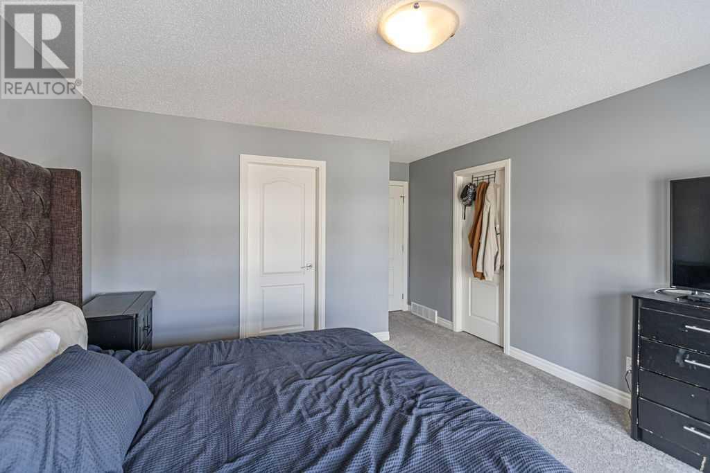 402 Hillcrest Circle Sw, Airdrie, Alberta  T4B 4B3 - Photo 16 - A2237777