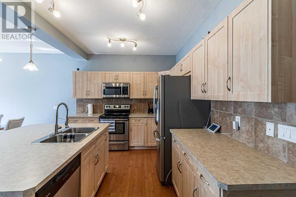 402 Hillcrest Circle Sw, Airdrie, Alberta  T4B 4B3 - Photo 11 - A2237777