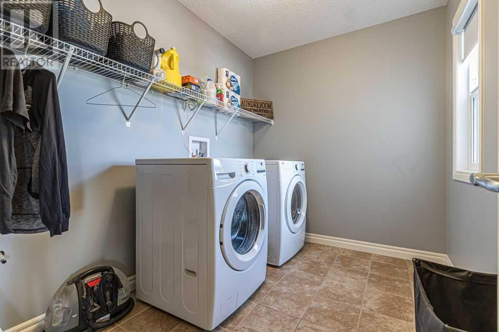 402 Hillcrest Circle Sw, Airdrie, Alberta  T4B 4B3 - Photo 18 - A2237777