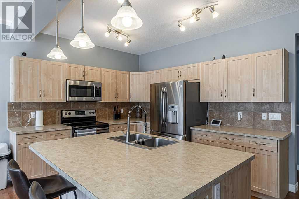 402 Hillcrest Circle Sw, Airdrie, Alberta  T4B 4B3 - Photo 10 - A2237777