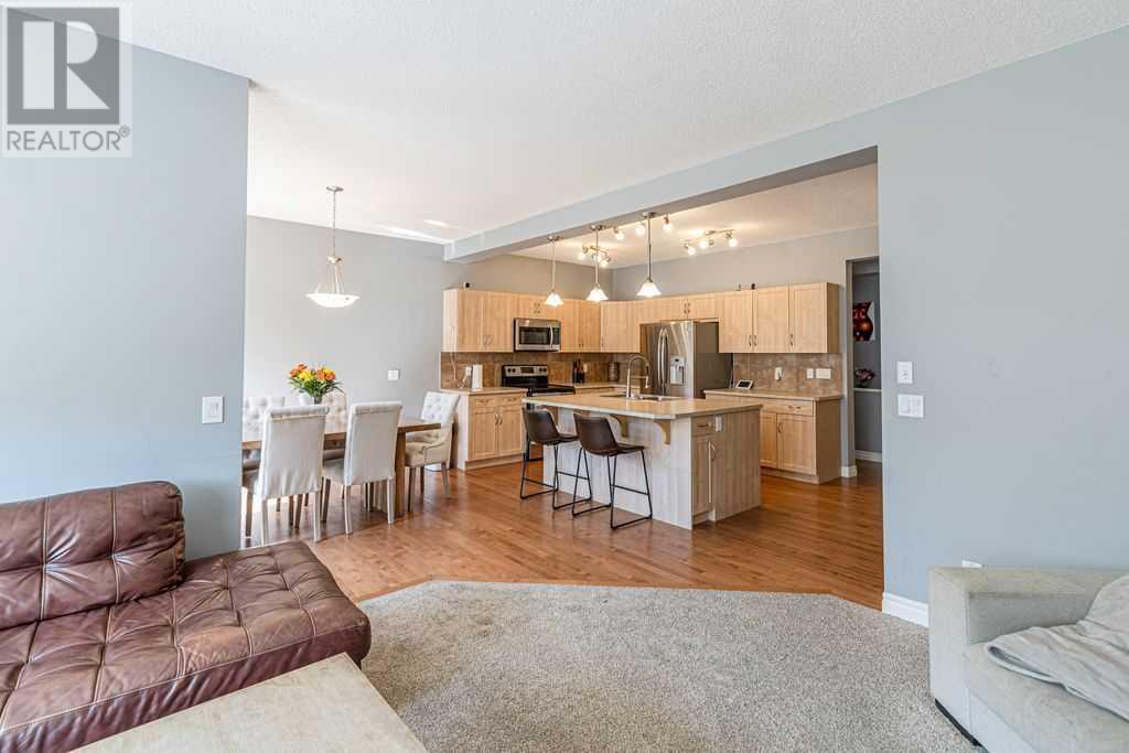 402 Hillcrest Circle Sw, Airdrie, Alberta  T4B 4B3 - Photo 8 - A2237777