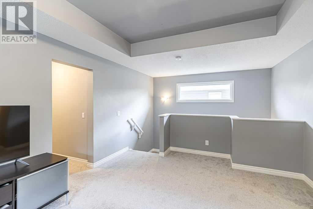 402 Hillcrest Circle Sw, Airdrie, Alberta  T4B 4B3 - Photo 14 - A2237777