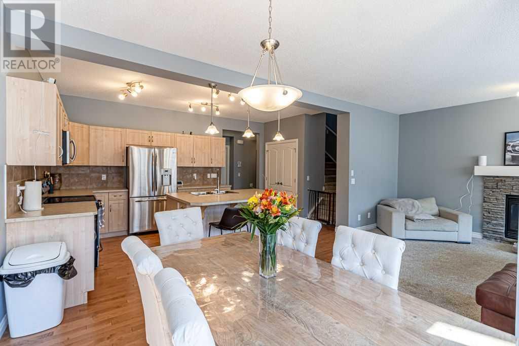 402 Hillcrest Circle Sw, Airdrie, Alberta  T4B 4B3 - Photo 6 - A2237777