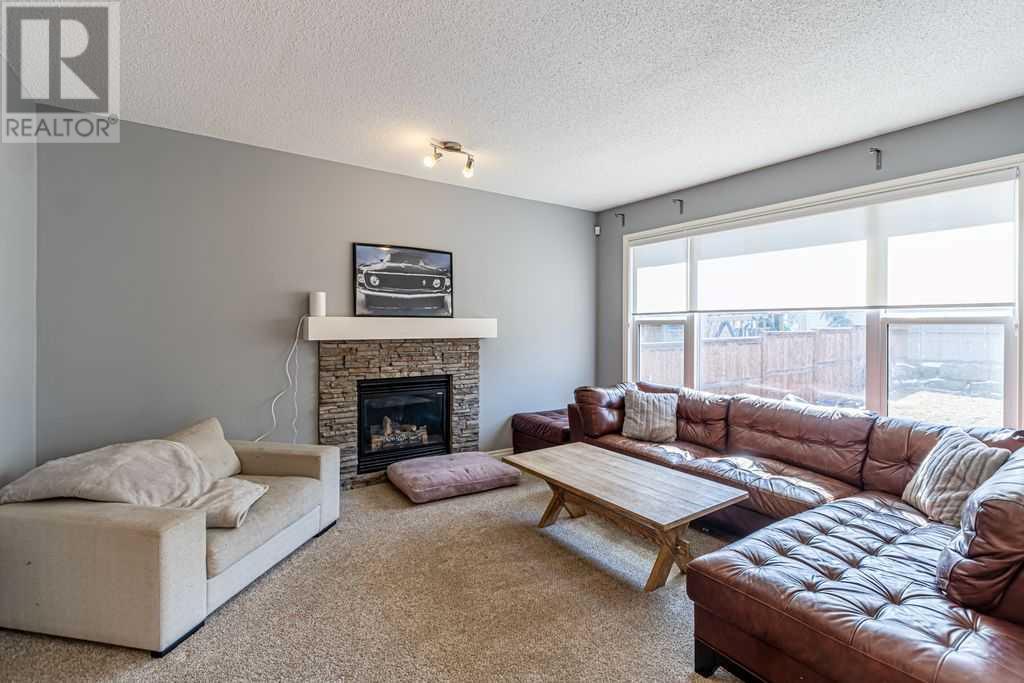 402 Hillcrest Circle Sw, Airdrie, Alberta  T4B 4B3 - Photo 7 - A2237777